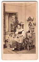 Fotografie hübsche junge Frau als Spinn