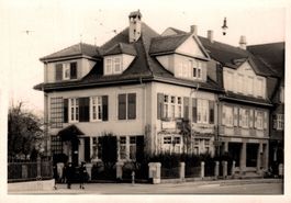 Birsfelden. Wohn - / Geschäftshaus J. Wenk, Zahnarzt