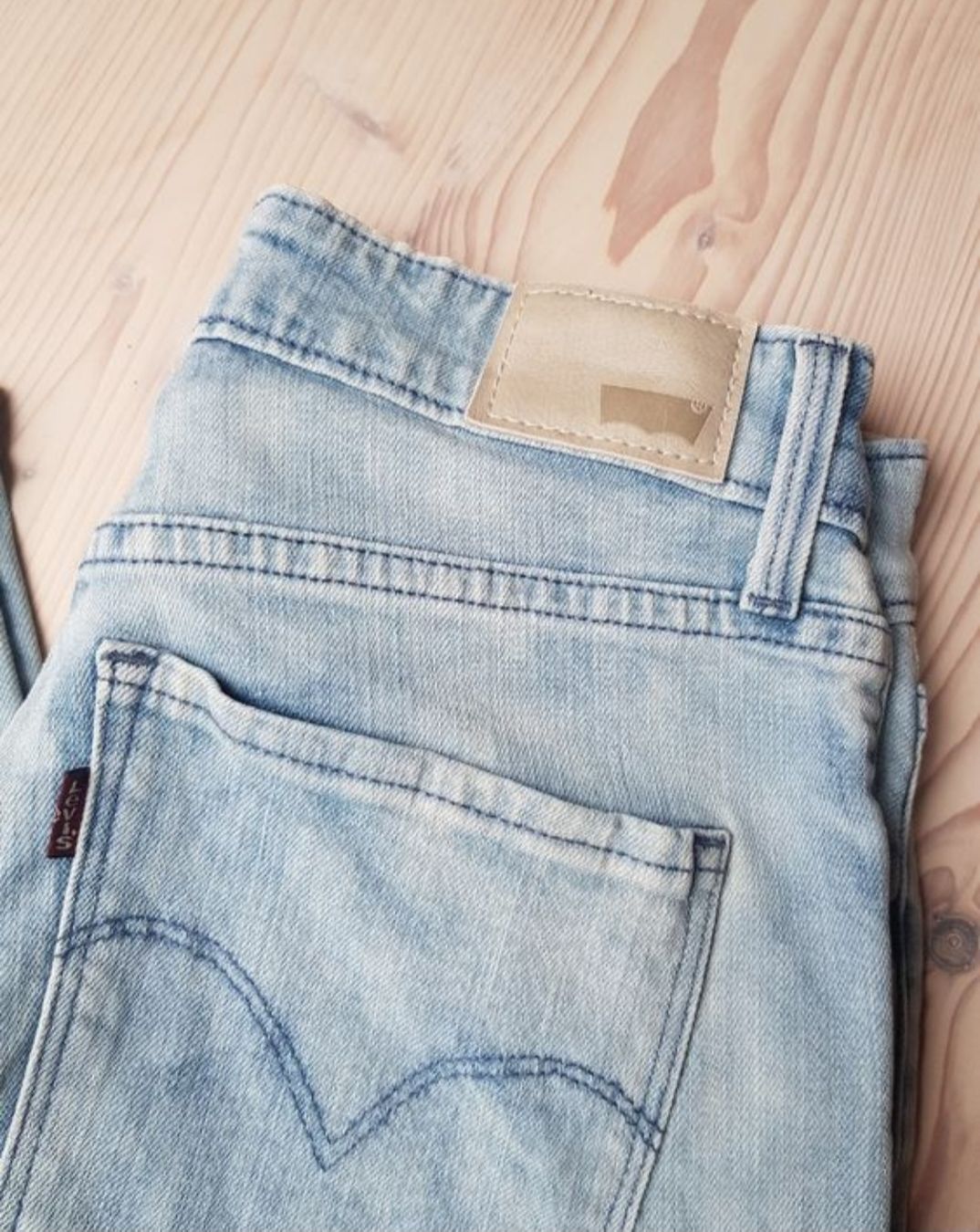 Levi's Jeans: Levi's Jeans, hellblau, Grösse 27 – Nuovo (secondo la descrizione) da Kandersteg venduto da Zwiepi 2