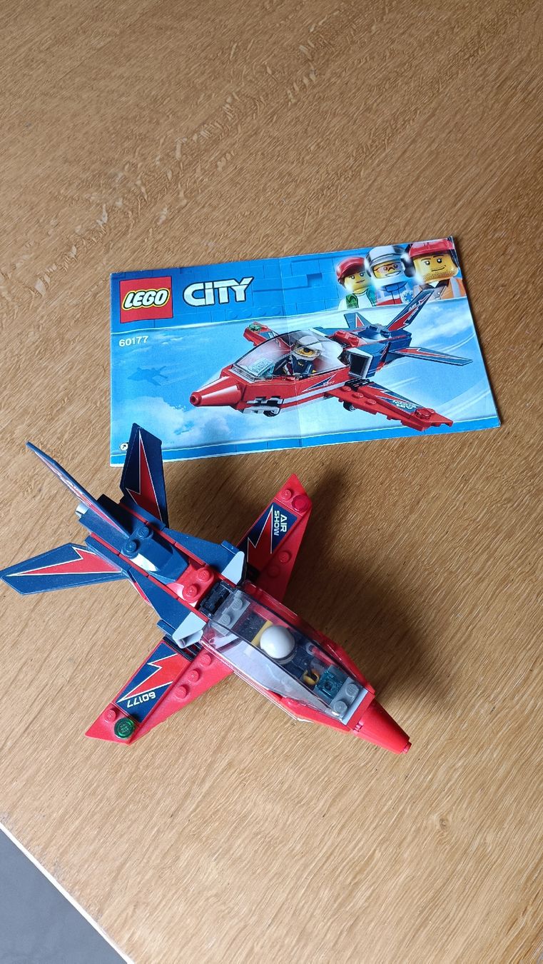 Lego Baukästen: Lego City Düsenflieger 60177 – Gebraucht aus Hinwil von Anlija