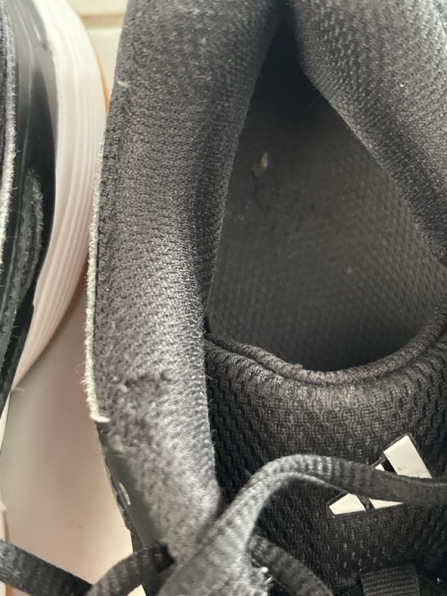 Adidas Scarpe da uomo: Adidas Hallenschuhe Grösse 40 – Usato da Zürich venduto da 12Baum12 3