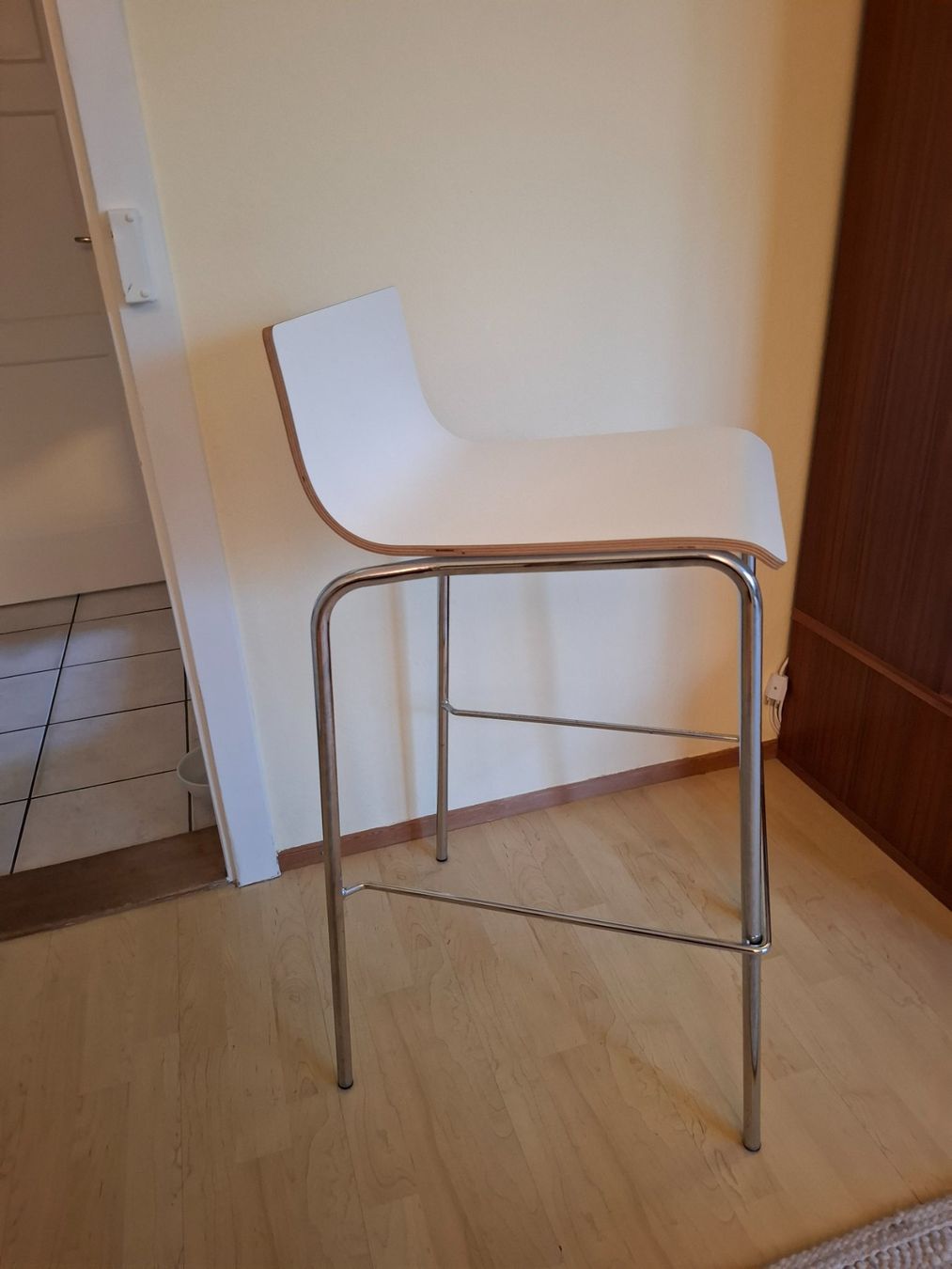 Interio Sedie: 2 Barhocker aus Holz mit Chromgestell – Usato da Bülach venduto da Wuxi 1