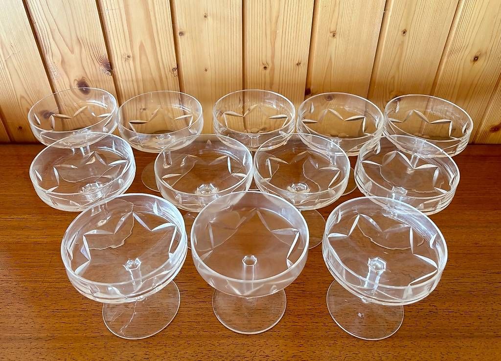 Bicchieri: 12 Dessertschalen/ Champagnerkelche – Usato da Konolfingen venduto da Simon.Roth