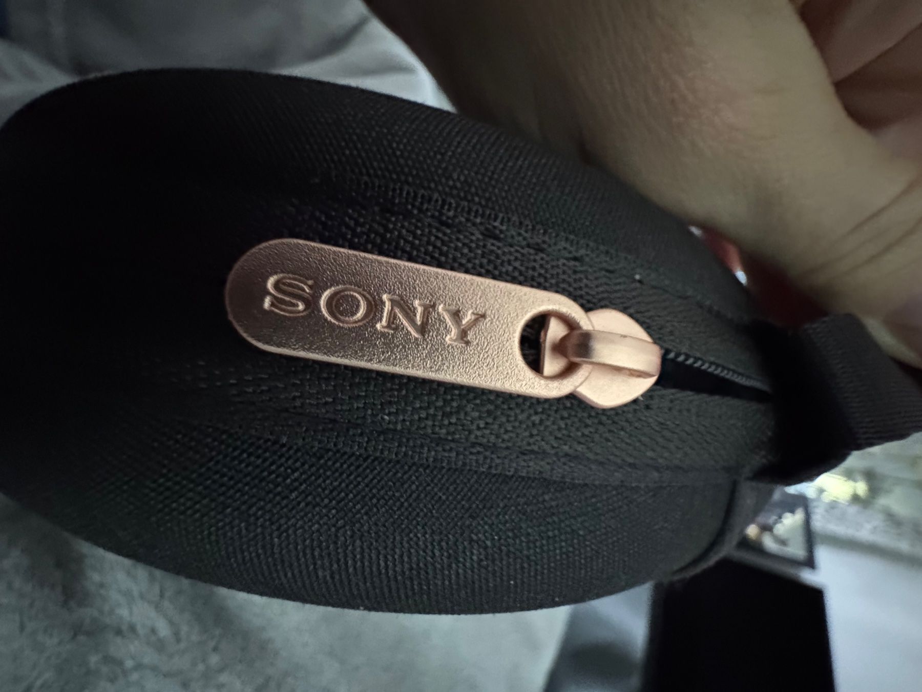 Sony Cuffie: Case von WH-1000XM4 Kopfhörer – Nuovo (secondo la descrizione) da Zürich venduto da Privat4444 4