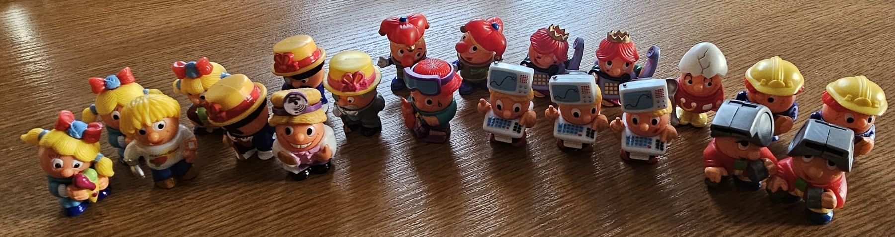 Figurines: 21 Ü Eier Kugel Kopf Figuren – D'occasion à Flamatt par Djfundi88