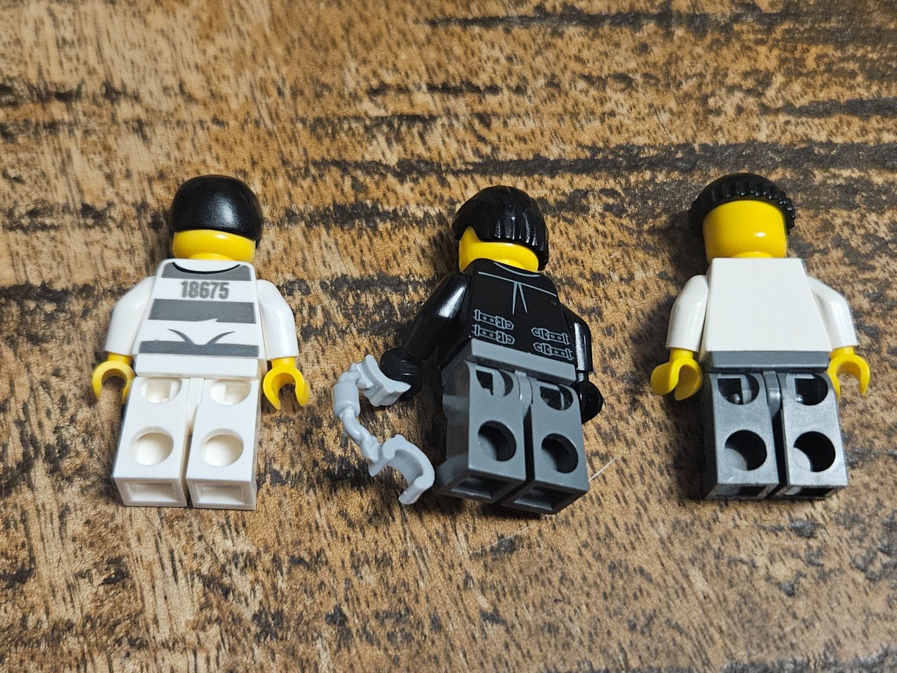 Lego Kit di costruzioni: lego lot de 3 figurines – Usato da Confignon venduto da Ecrofigs 1