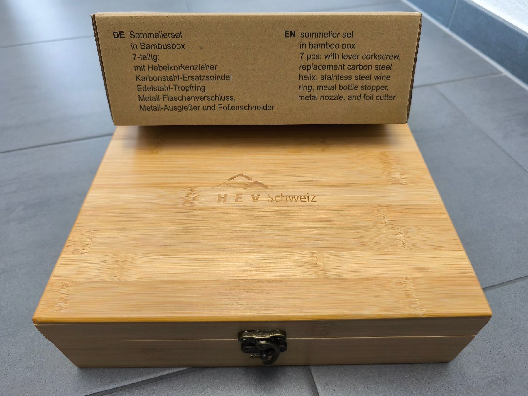 Apribottiglie & Tappi per chiusura: Sommelierset in schöner Bambusbox – Nuovo e nell'imballaggio originale da Zürich venduto da Bluemex 3