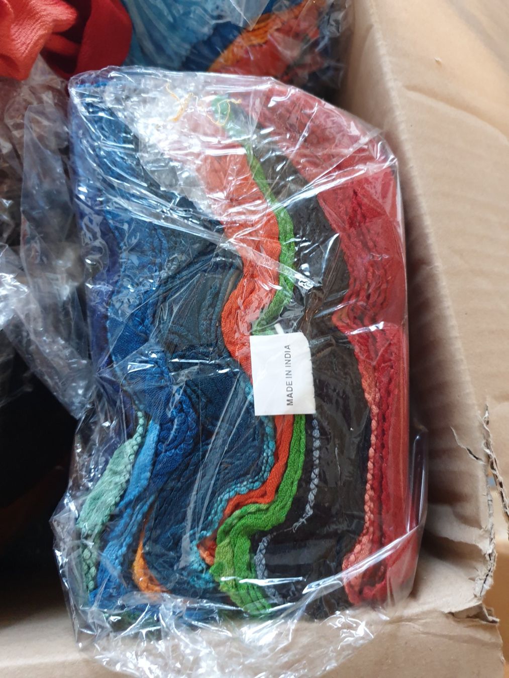 Foulards & écharpes: Foulards – Neuf avec emballage d'origine à Rickenbach LU par trucker.s