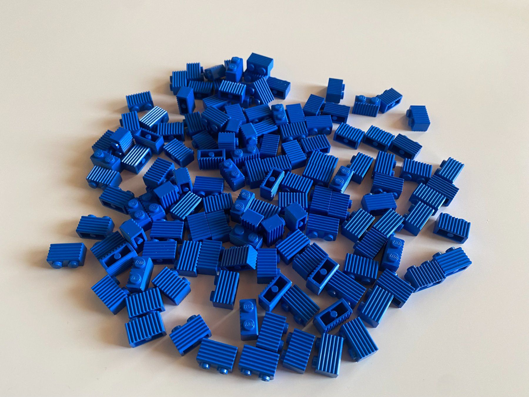 Lego Spielzeuge: LEGO - 130 - BLAUE - RIPPEN - STEINE – Gebraucht aus Gelterkinden von ajdt4