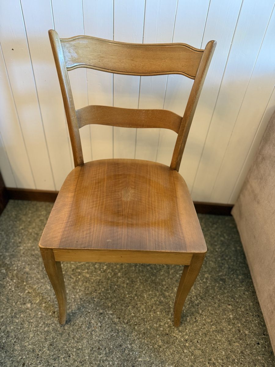 Stühle: 3 Holzstühle klassisches Design – Gebraucht aus Rüti ZH von lorenzmeier
