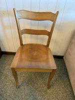3 Holzstühle klassisches Design