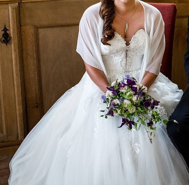 Kleider: Hochzeitskleid mit Schleppe – Gebraucht aus Wiler b. Seedorf von hugi83 2