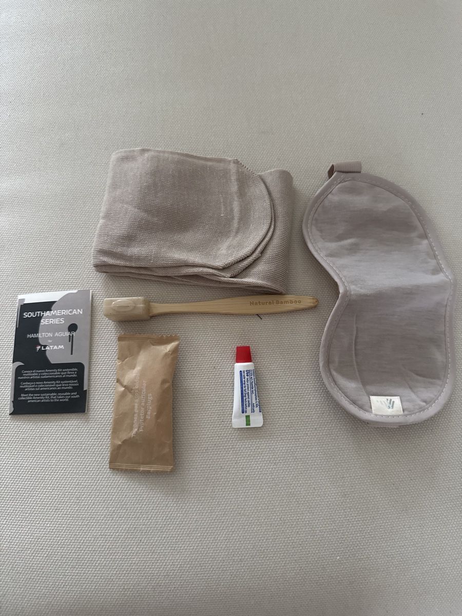 Custodie per cosmetici: LATAM Airlines Amenity Kit – Nuovo e nell'imballaggio originale da Altendorf venduto da wqv_97 1
