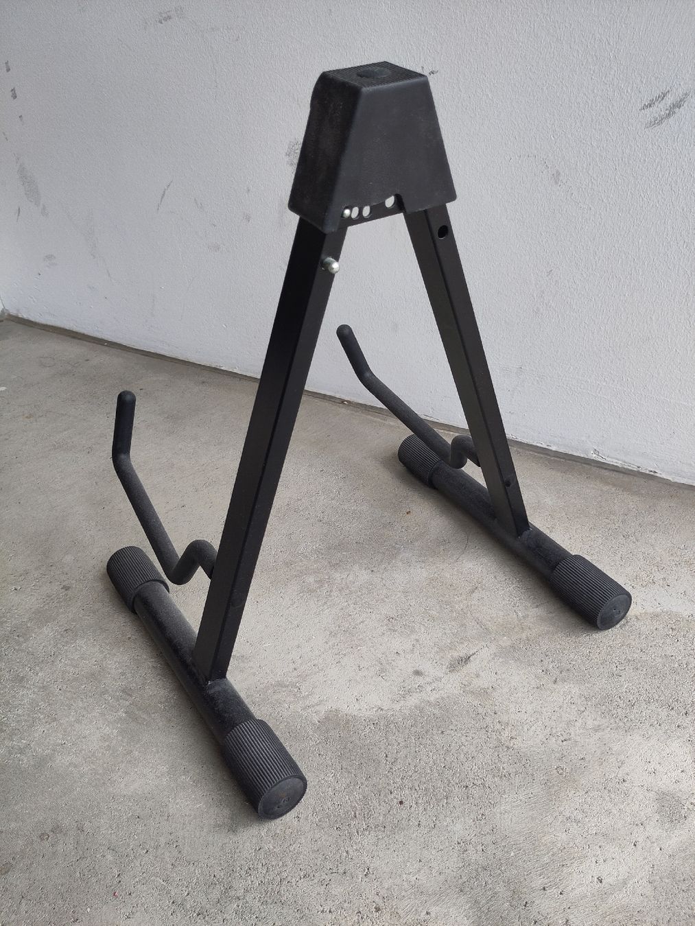 König & Meyer Supporti per strumenti musicali & leggii: K&M König & Meyer Folding Instrument Stand – Usato da Basel venduto da gonzpen 1