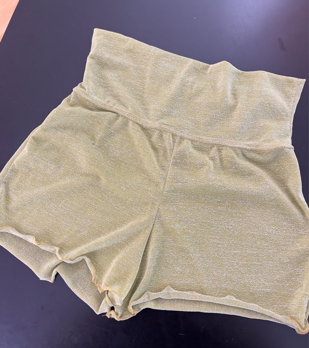 Hosen: Lässige transparente Glitzer-Shorts – Neu und originalverpackt aus Zürich von Naebeli 1