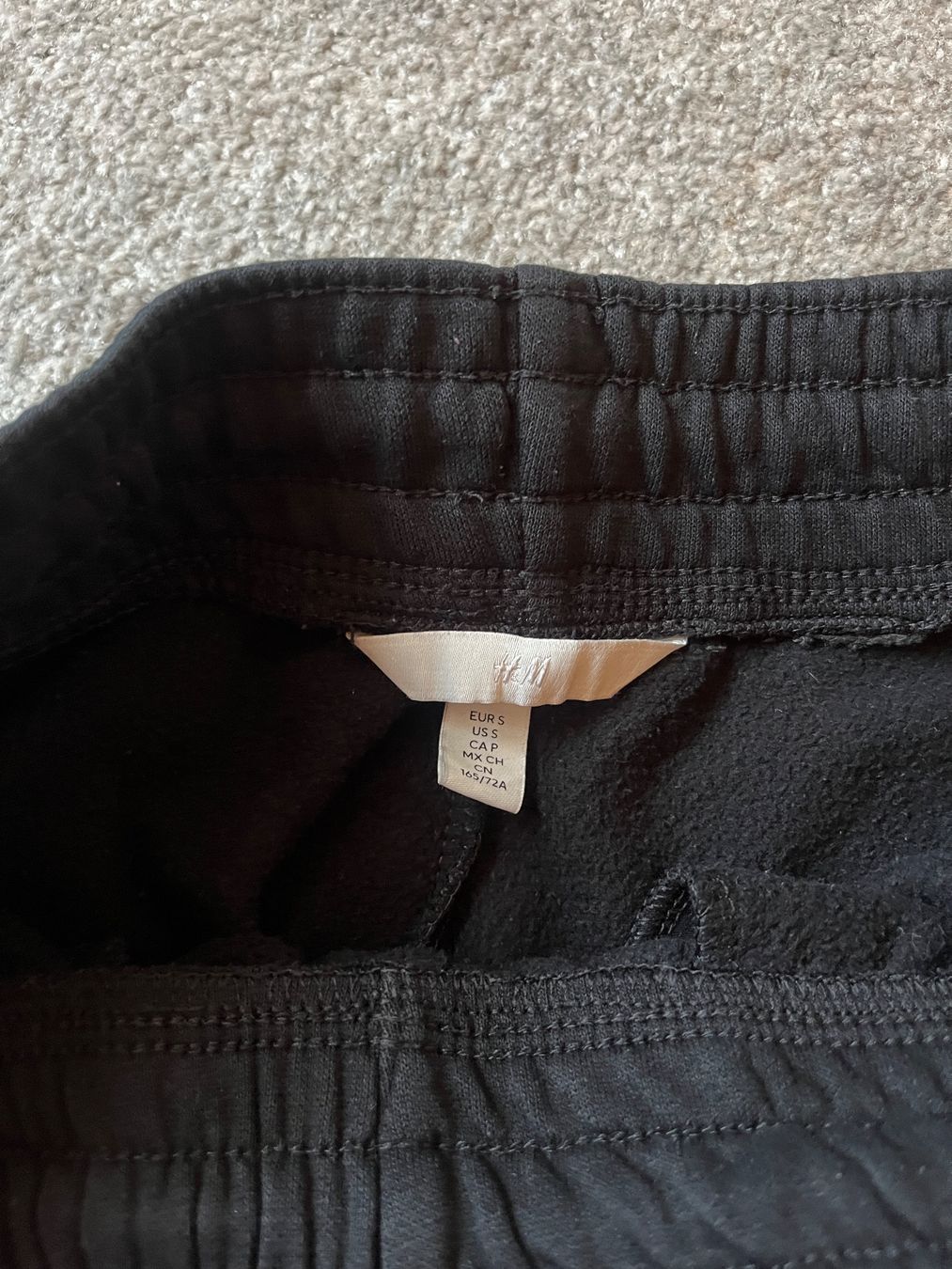 H&M Pantalons: Schwarze H&M Jogginghose Gr. S – D'occasion à Kriessern par loolah 1
