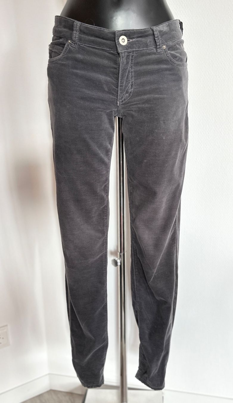 Marc O'Polo Hosen: Gr 34 Marc O'Polo Samthose TOP Hose Samt – Gebraucht aus Rickenbach b. Wil von sunneschii_
