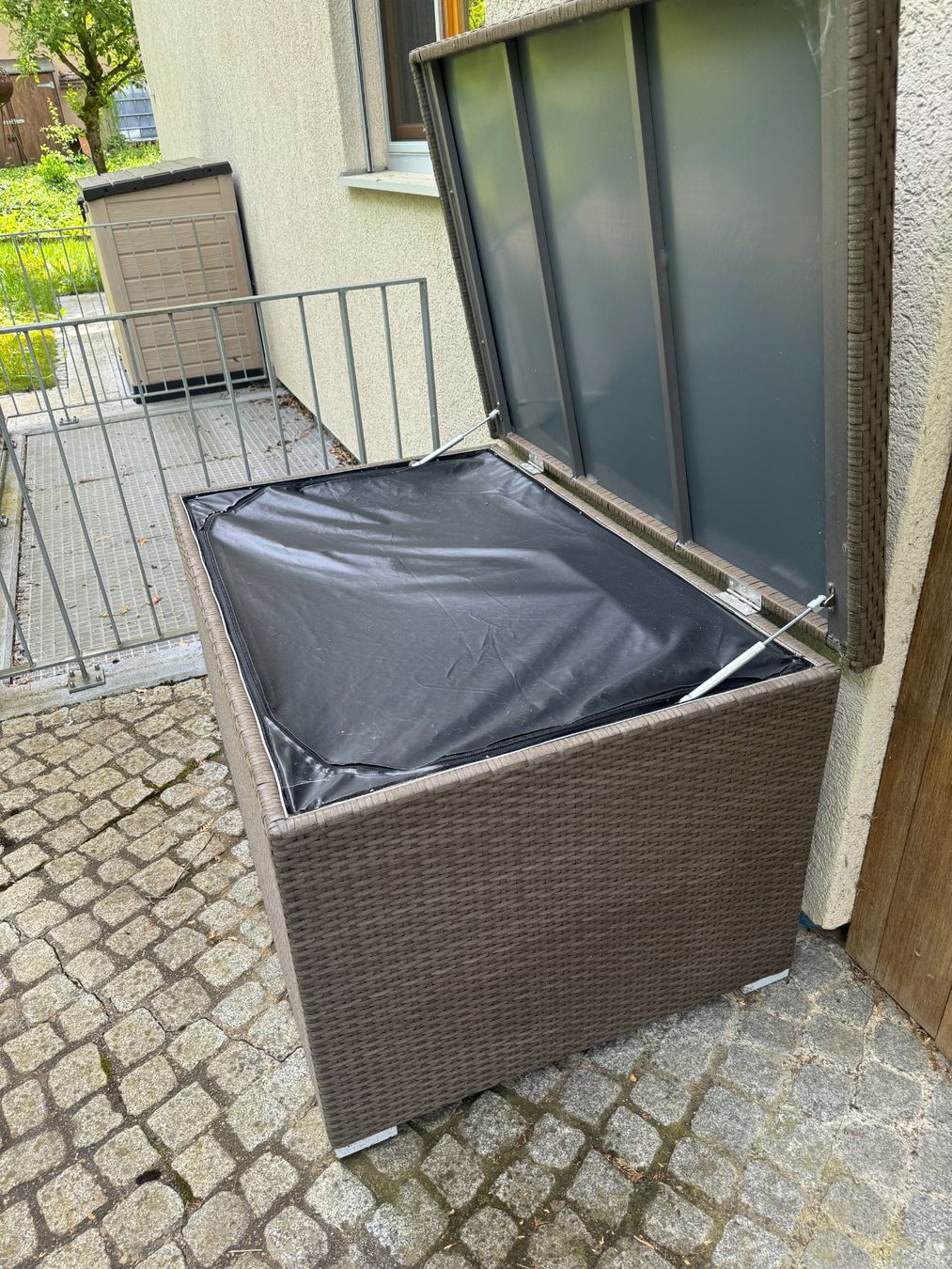 Box contenitori: Grosse Rattan Kissenbox – Usato da Oberhof venduto da Keppo7 1