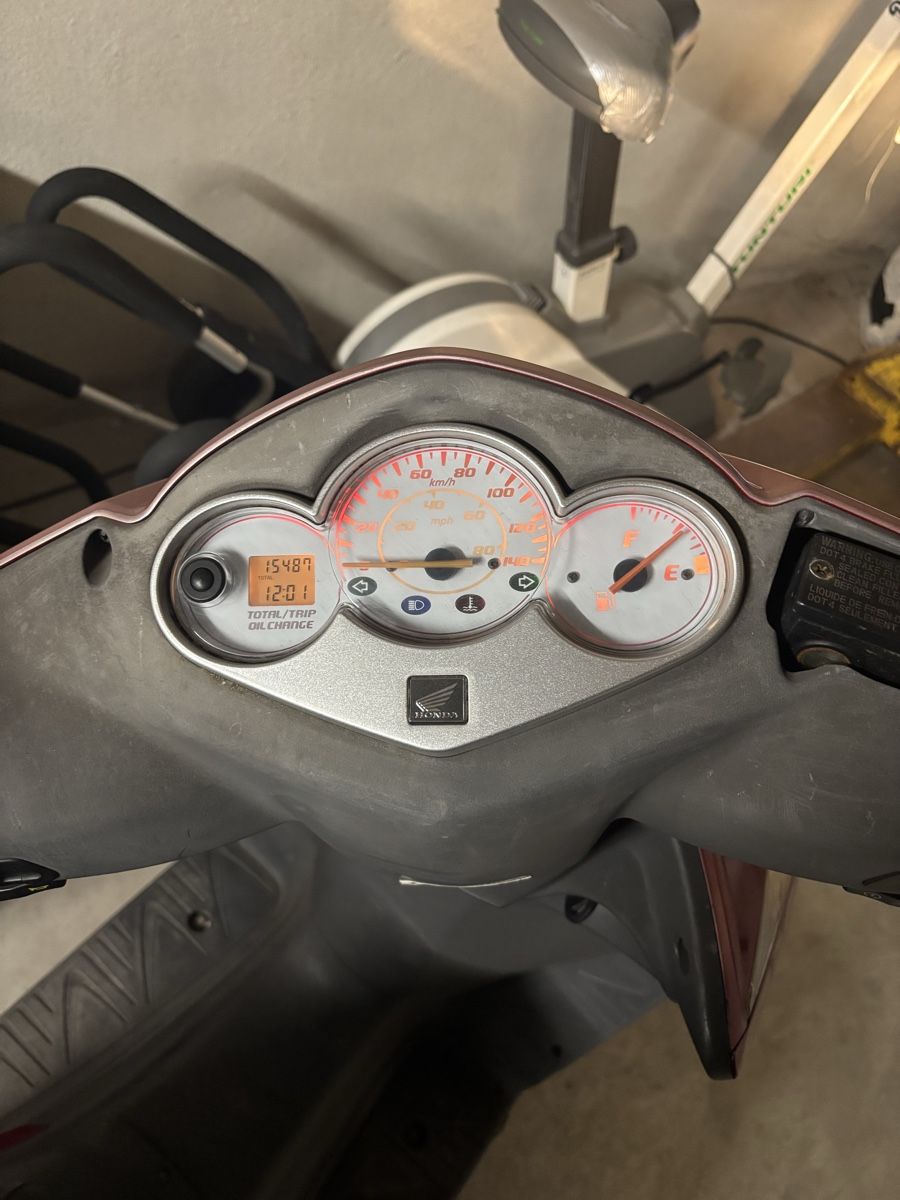 Honda Scooters: Honda Dylan 125 Roller rot – Defekt aus Pfäffikon ZH von mis_r5tc 3
