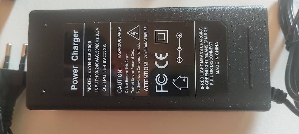 Kickboard: E Scooter Ladegerät 48V 2A mit 4 Adapter Neu! – Nuovo e nell'imballaggio originale da BASEL venduto da E-Bro.Electro 2