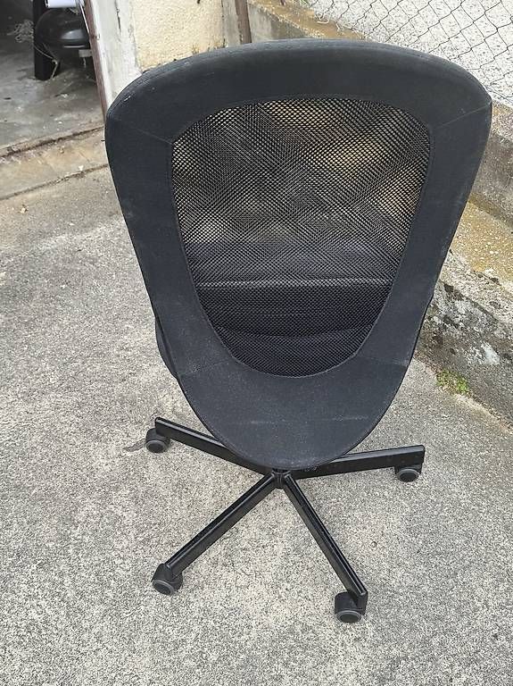 Sedie: Chaise de bureau noire réglable – Usato da Bevaix venduto da mic_rdc7 3