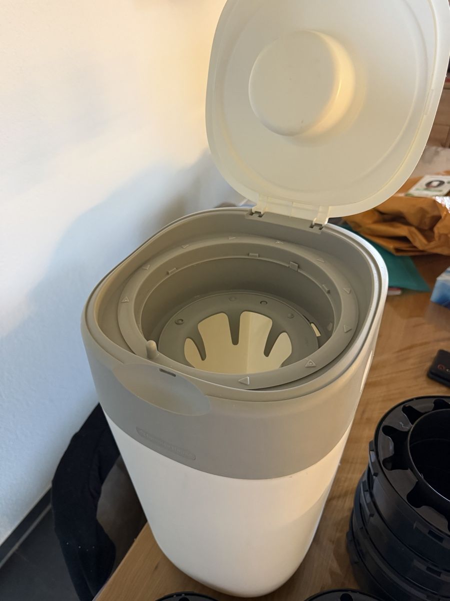 Tommee Tippee Abfalleimer: Tommee Tippee Sangenic Twist & Click Windeleimer – Gebraucht aus Hörhausen von Nessa22 3