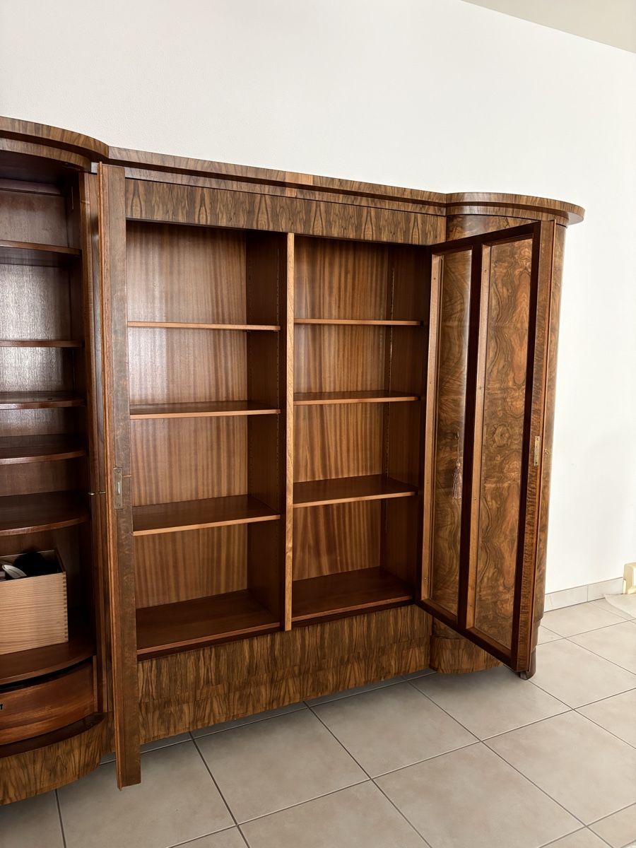 Vitrines: Semus Vitrinenschrank Nussbaum – D'occasion à Villnachern par rem_8v28 2