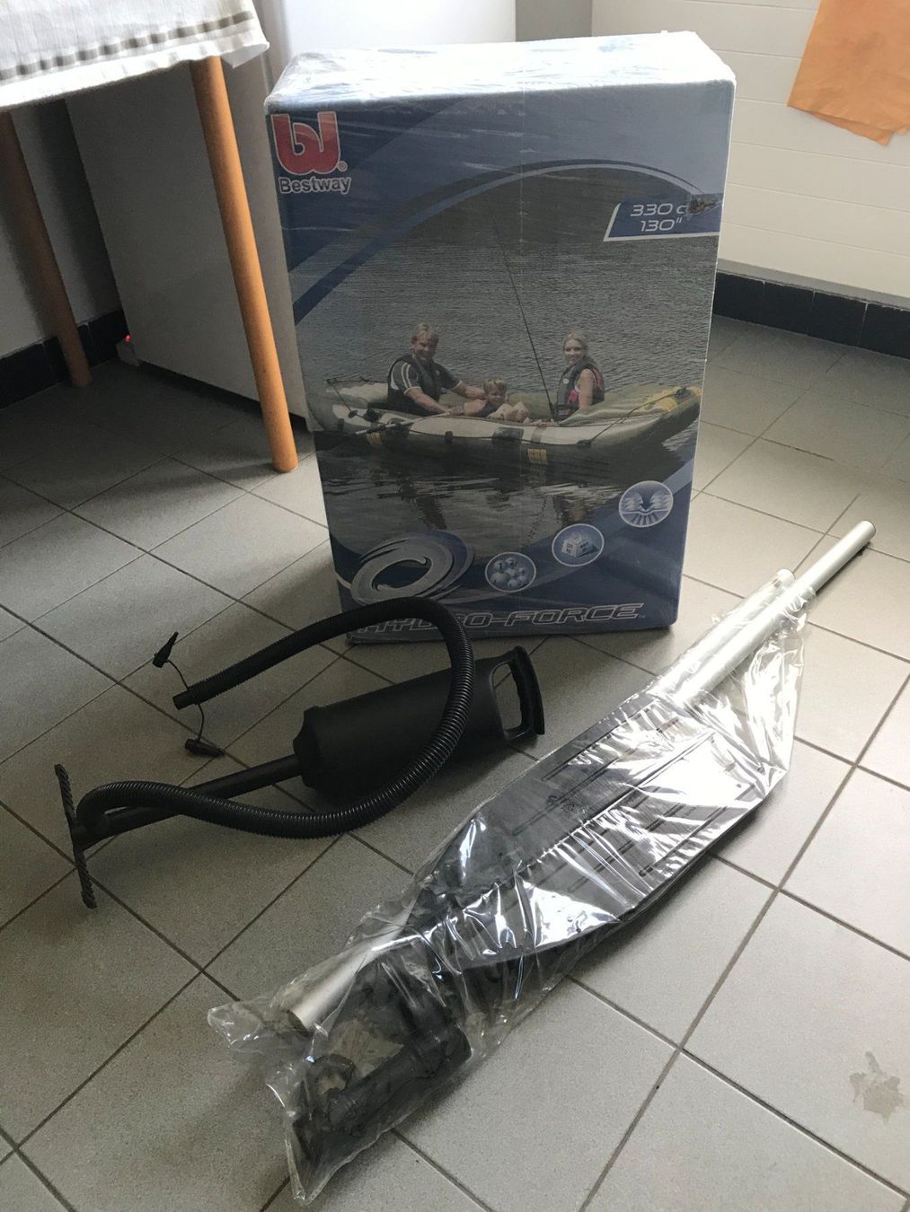 Barche: Schlauchboot / 330 cm / Fabrikneu – Nuovo e nell'imballaggio originale da Basel venduto da Rosoda