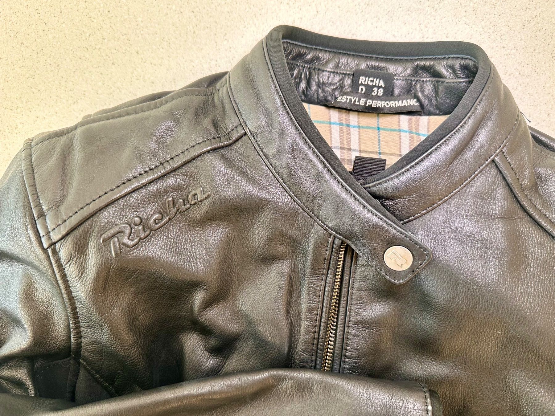 Jacken: Richa Motorrad Lederjacke Damen Grösse 38 – Gebraucht aus Buchs AG von o_nmno 4