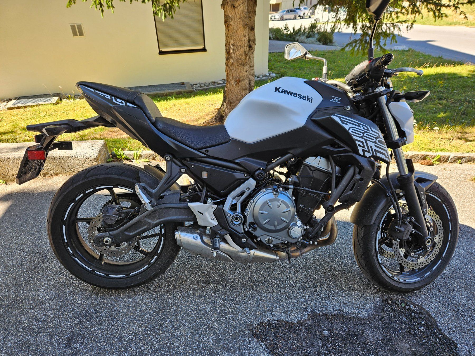 Kawasaki Strada: Kawasaki z650 – Usato da Eriswil venduto da liv_lq5j