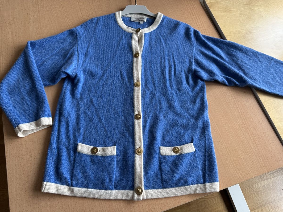 Gilets & Westen: Cardigan John Laing cachemire bleu Lamm-St. Moritz – Gebraucht aus Morges von sandy069 2