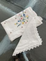 Zarte Vintage Taschentücher mit Blumenstickerei, feine Spitz