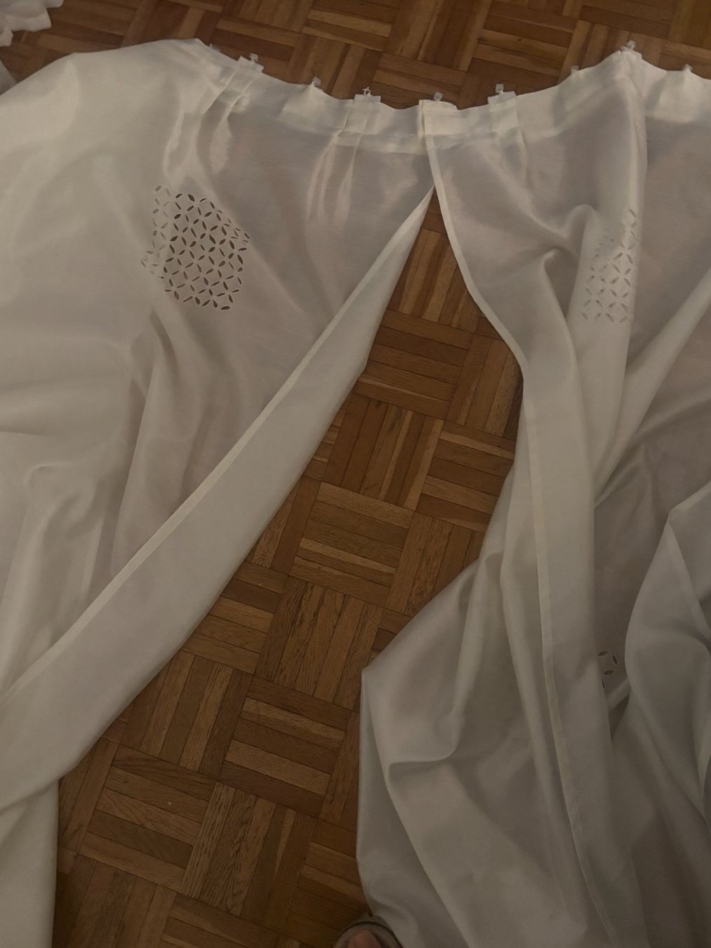 Vorhänge: Weisse Sommergardine mit Muster, 230x210 cm – Gebraucht aus Wallisellen von ASZT 6
