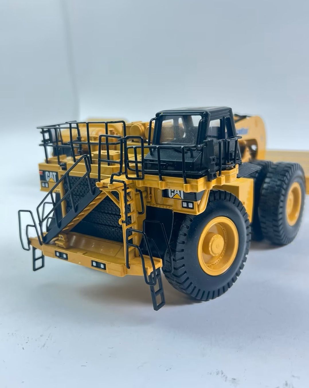 Caterpillar Modellbausätze & Standmodelle: CATERPILLAR  784 C TOWHAUL  1/50 – Neu und originalverpackt aus Moutier von cat365 2