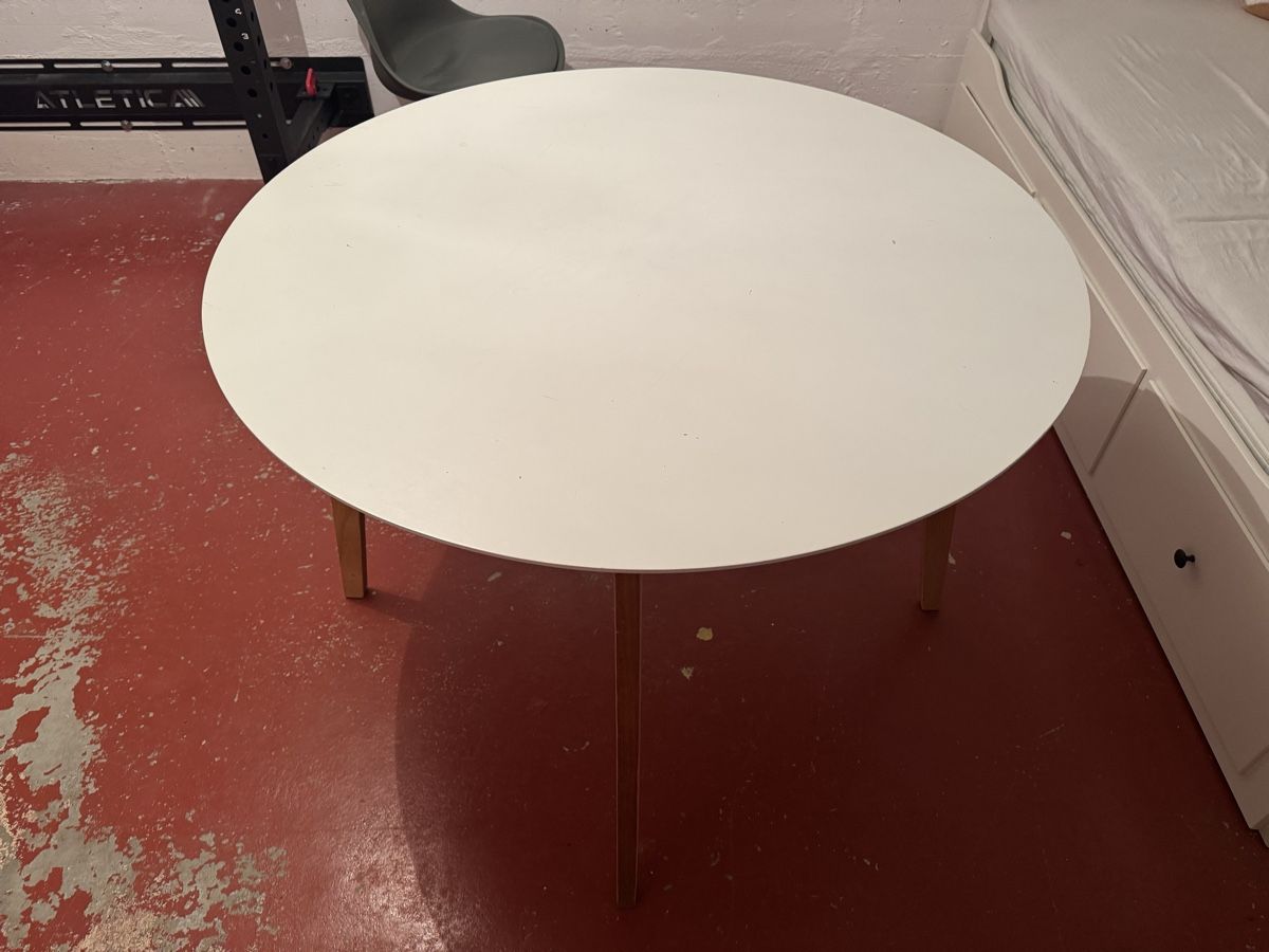 Tische: Tisch weiss rund  – Gebraucht aus Hinteregg von matthias.walz 1