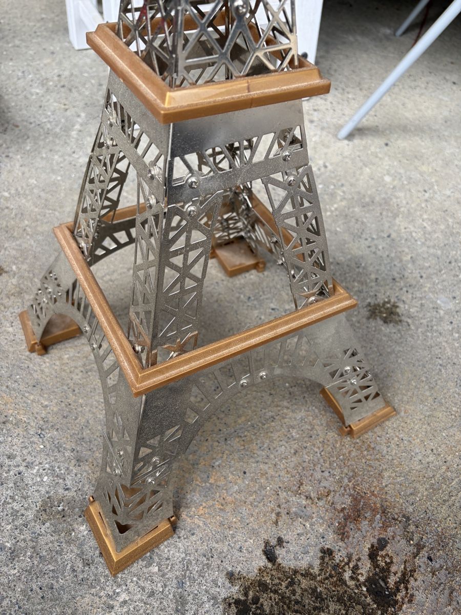Alle Dekorationen: Tour Eiffel déco en métal – Gebraucht aus Orsonnens von cdms57