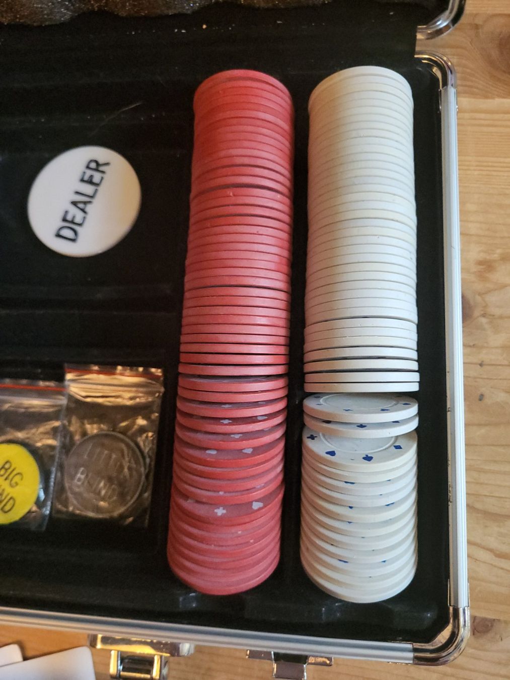 Giochi: Cooles Pokerspiel in Alukoffer – Usato da Guggisberg venduto da Aegertenlehn 2