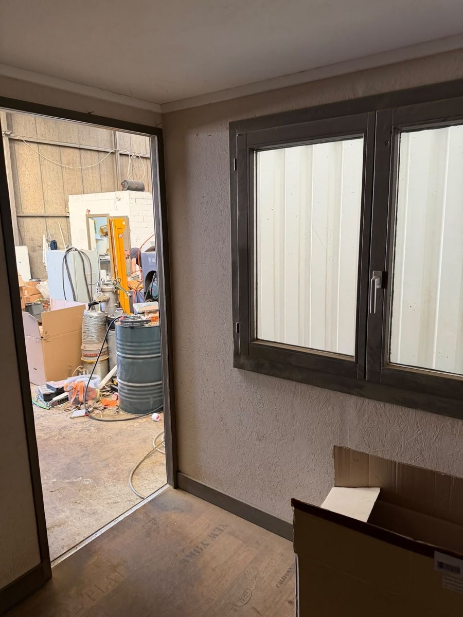 Conteneurs de construction: Baustellencontainer mit Fenster gebraucht – D'occasion à Stadel par alina.fiorella 1