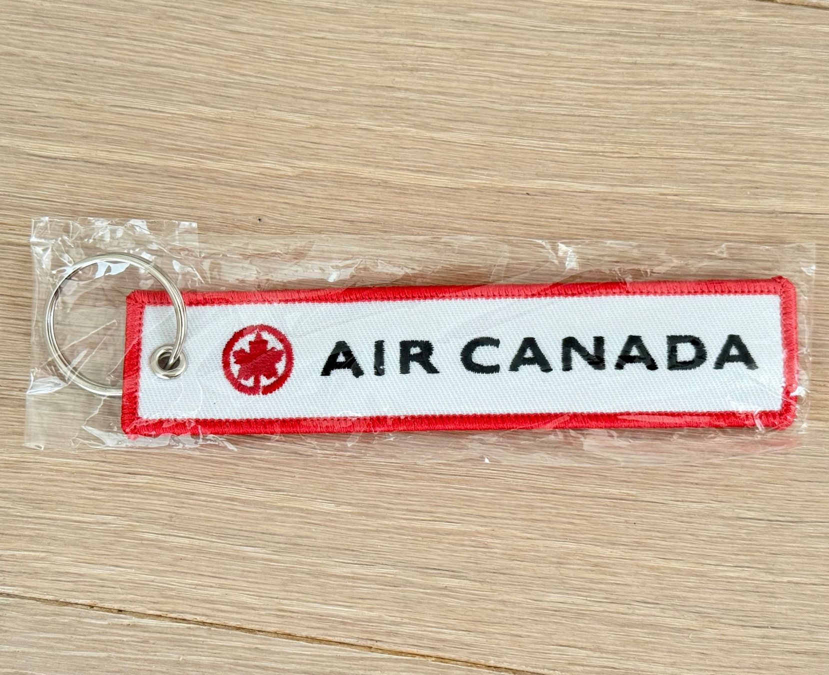 Portachiavi: Porte-clés "Remove before flight" - Air Canada – Nuovo (secondo la descrizione) da Denges venduto da peumens