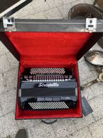 Akkordeon Stradella schwarz mit Koffer gebrauchter Zustand