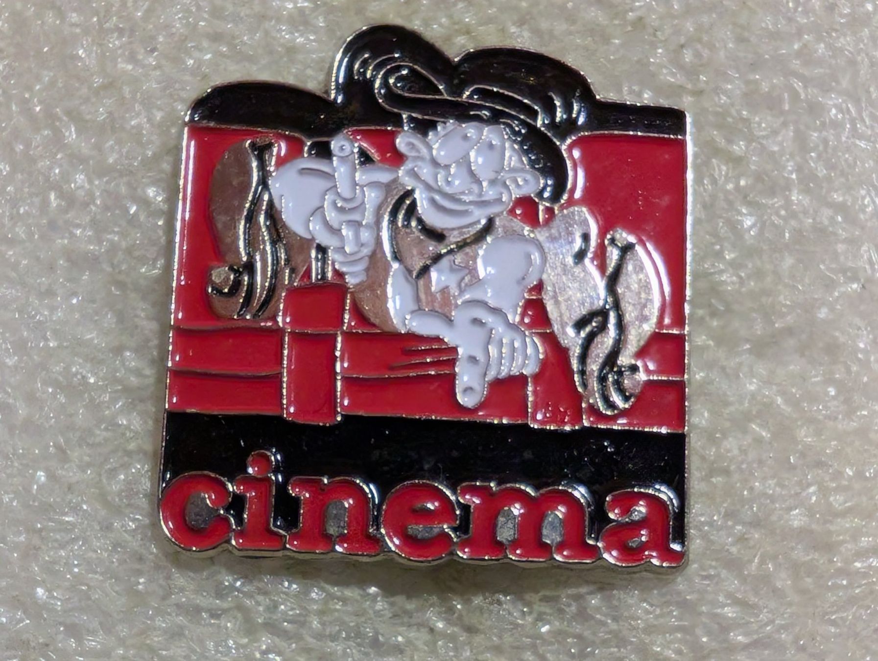 Placchette & Badge: Ansteckpin 176: Cinema – Usato da Oppligen venduto da Pin-Fall-Shop