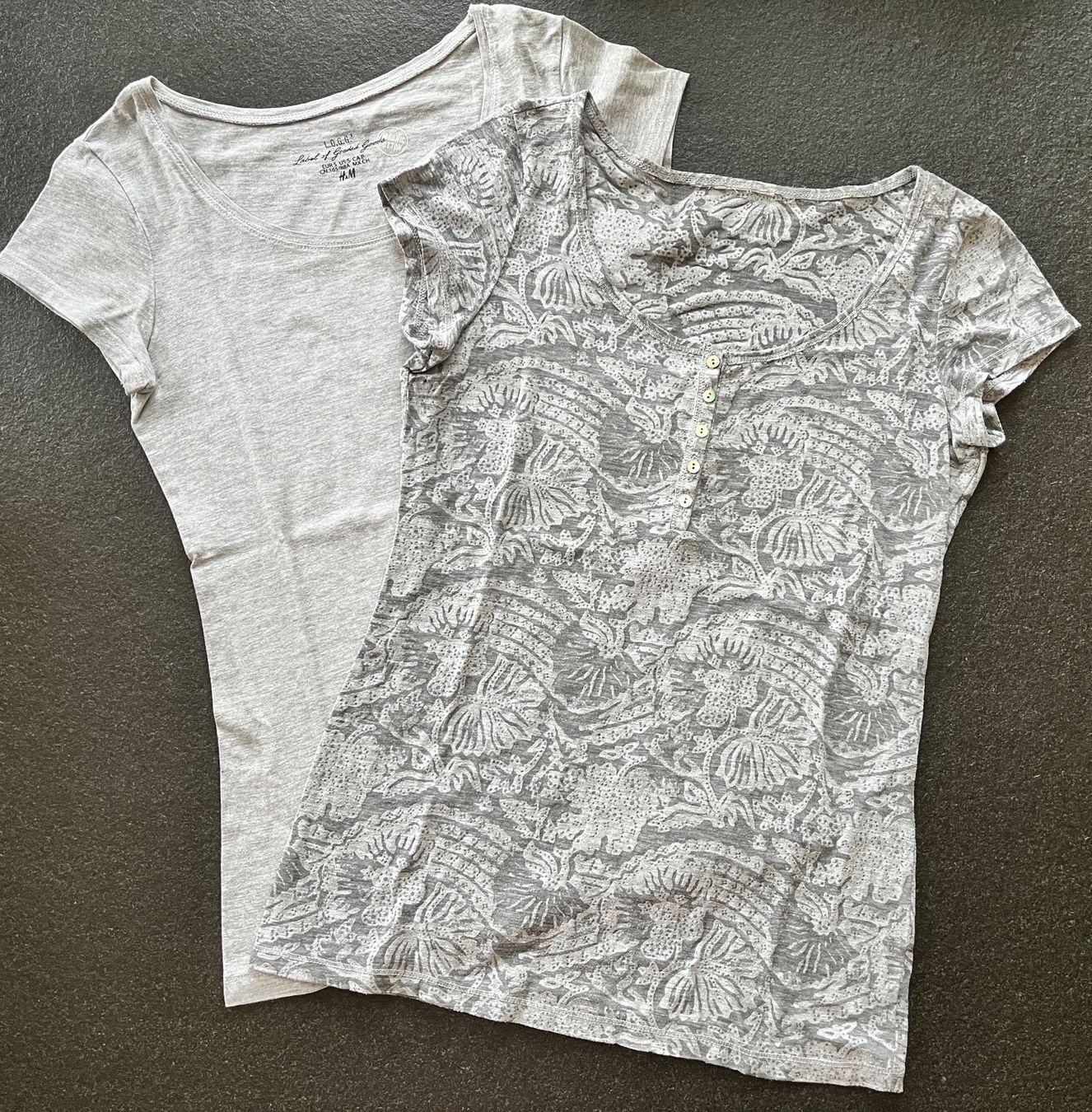 Lots de vêtements: T-Shirt Gr. S 2Stk Hellgrau – D'occasion à Ittigen par franzis6