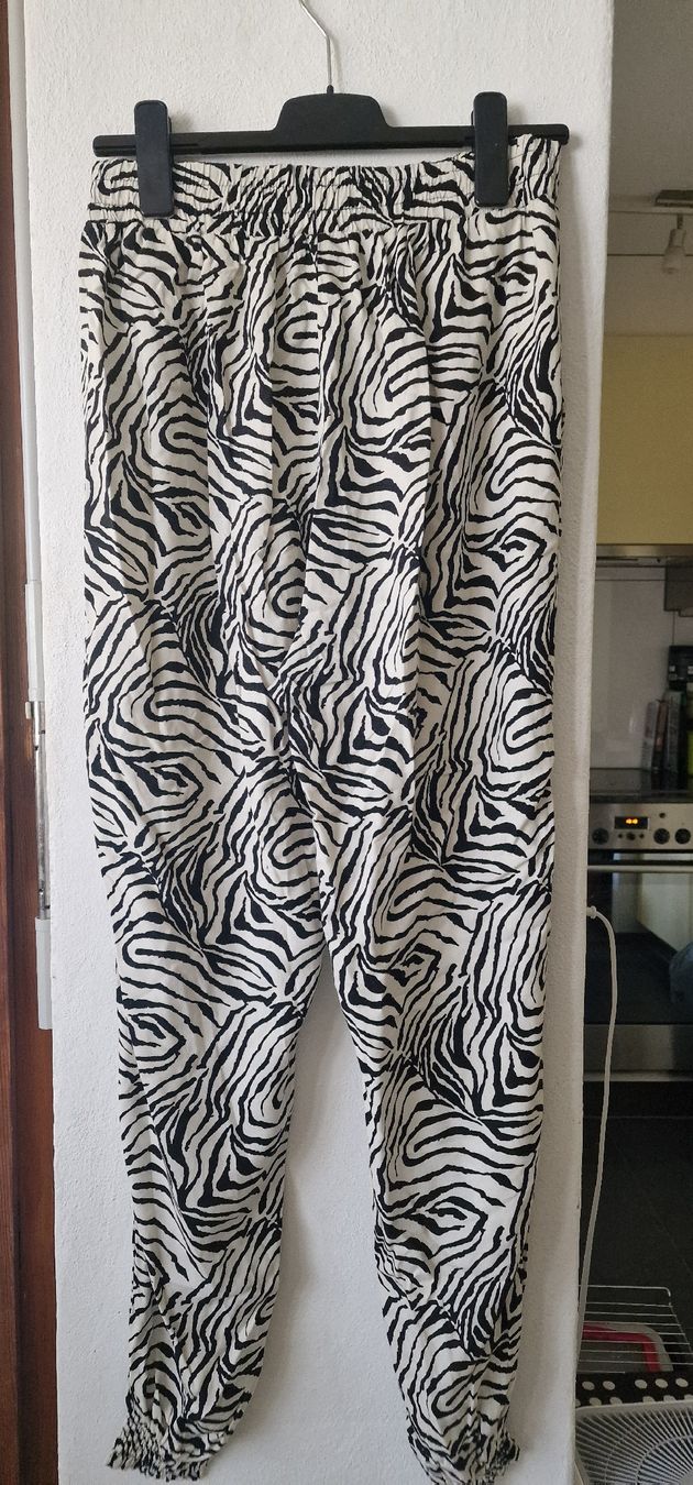 Hosen: Hosen Chicoree Zebra Muster Grösse M Damen neu – Gebraucht aus Romanshorn von REALJessiB 1