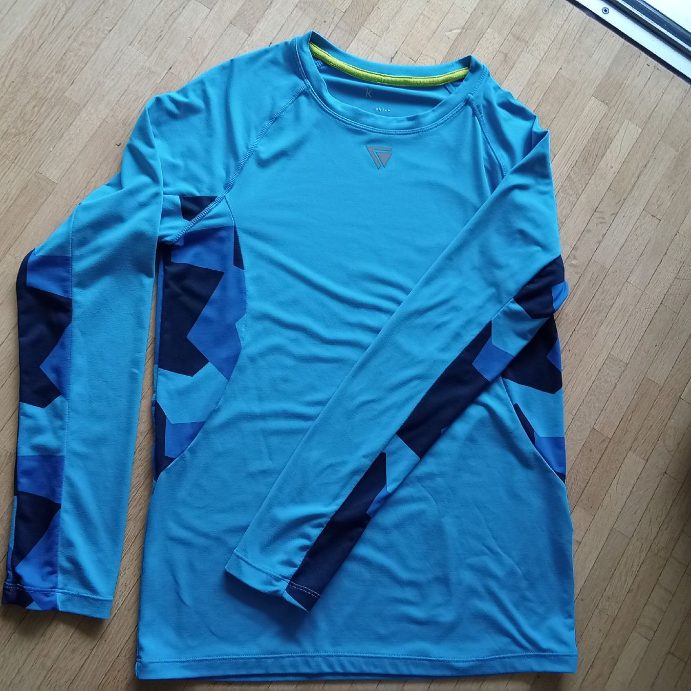 Leibchen & Hosen: Sport - Shirt Gr. S – Gebraucht aus Frauenfeld von clausi