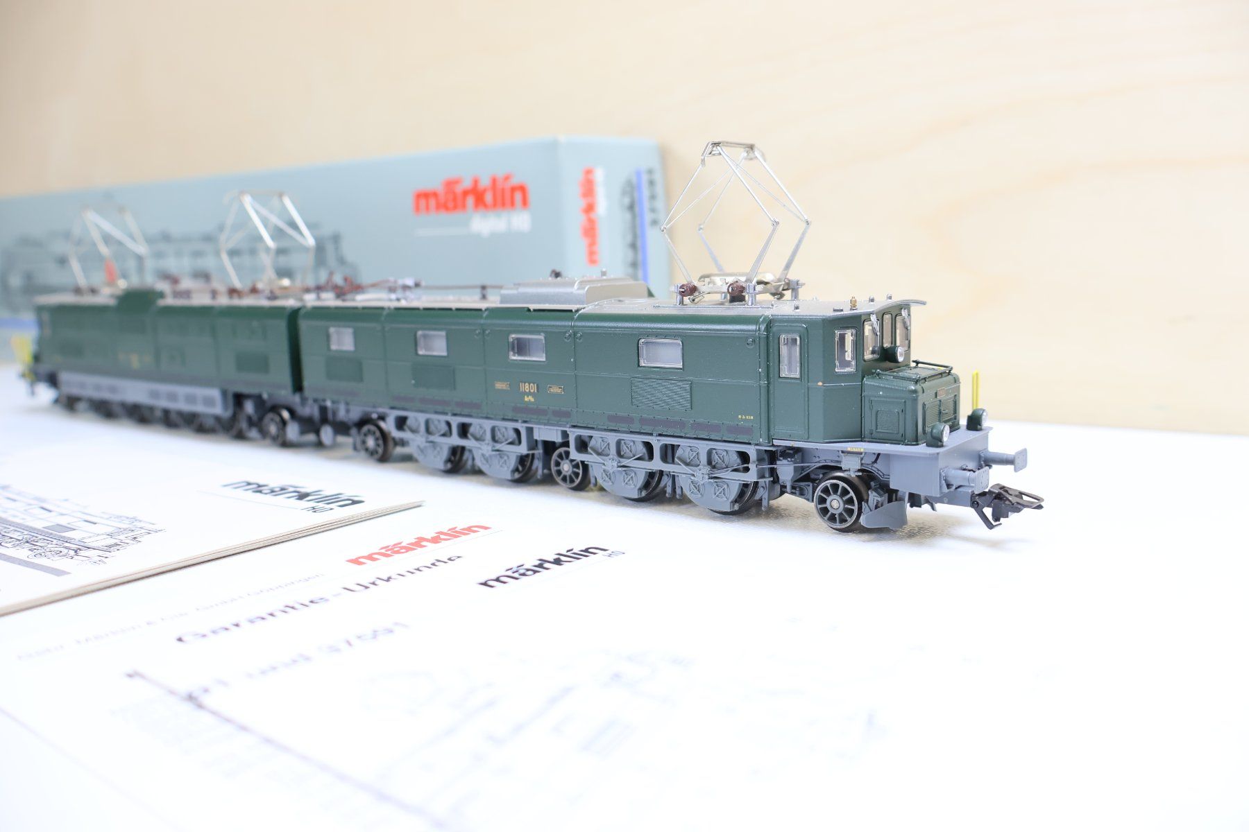 Märklin Modellini di ferrovie: Märklin SBB grosse Doppel E-Lok Ae 8/14  - Digital 37591 – Usato da Winterthur venduto da Monstera 4