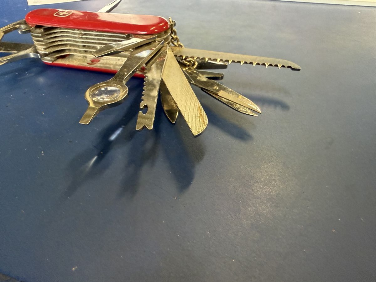 Wenger Coltelli tascabile: Wenger Taschenmesser rot gebraucht – Usato da Strengelbach venduto da RaenAntikDesign 1