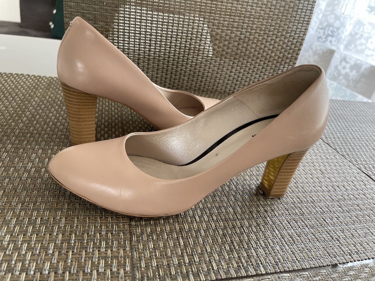 Scarpe da donna: Gino Rossi Pumps gr 38 – Usato da Zürich venduto da AnaMK