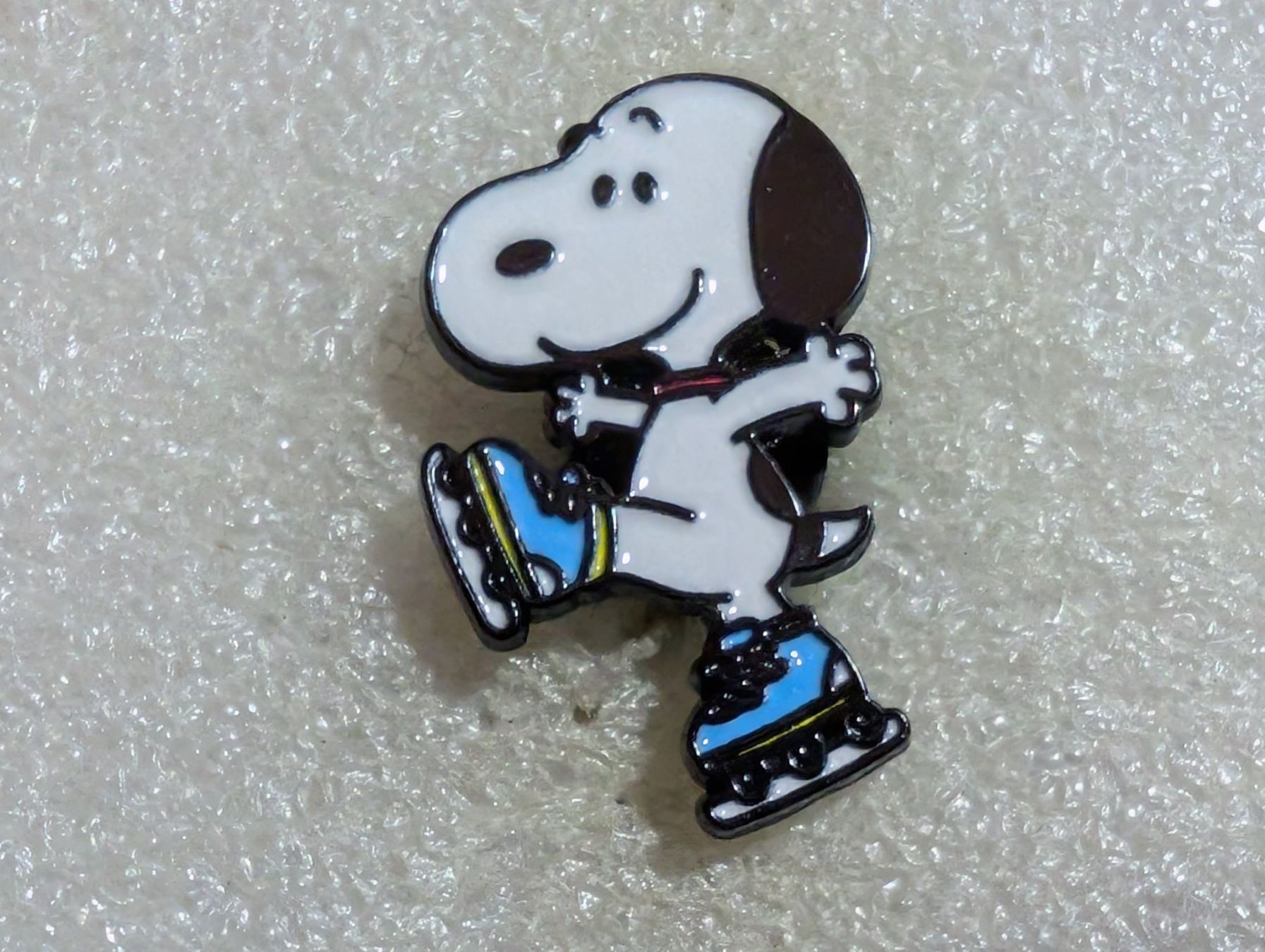 Plaquettes & Badges: Ansteckbutton 241: Snoopy – D'occasion à Oppligen par Pin-Fall-Shop