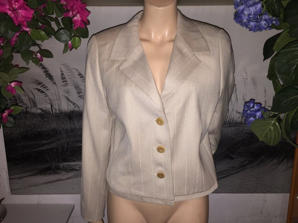 Escada Giacche: Blazer soie/seide  ESCADA   Taille / Grosse 42 .... – Usato da Cossonay-ville venduto da Super-Price-Quality