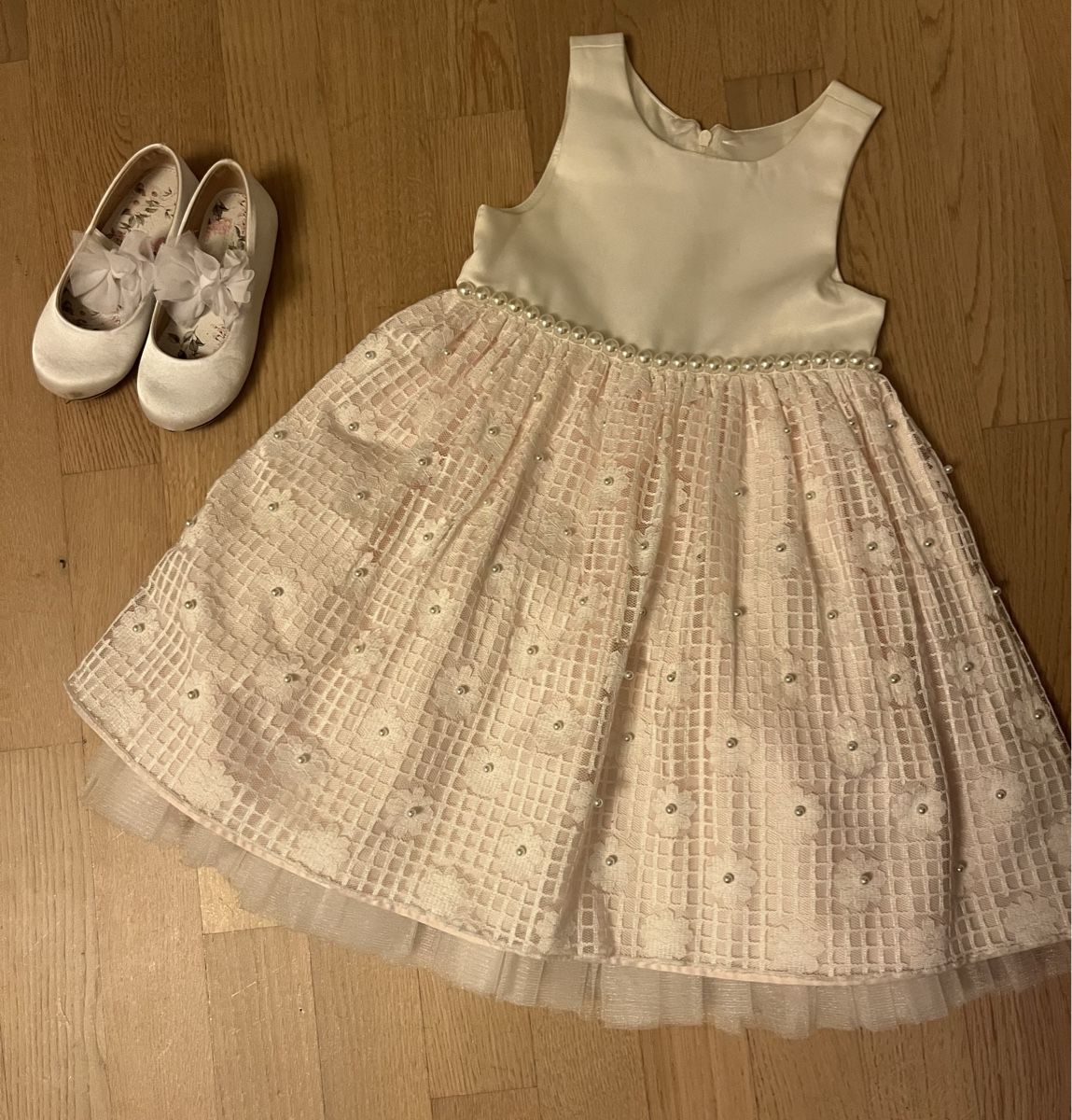 Kleider & Röcke: Mädchen Kleid Mit Schuhe – Neu (gemäss Beschreibung) aus Adliswil von Sale12